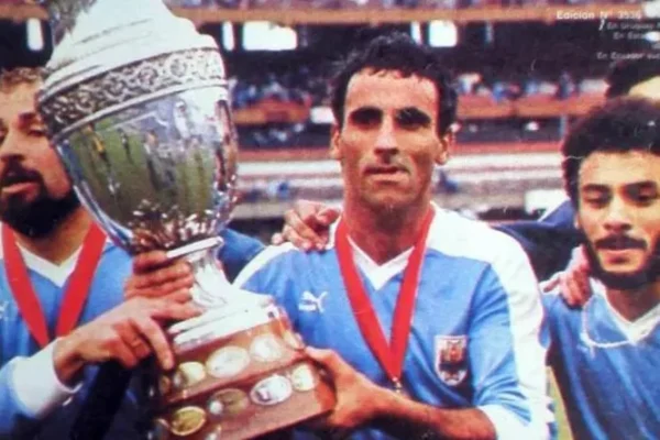 Jugó en River, ganó la Copa América con Uruguay y ahora trabaja en un municipio